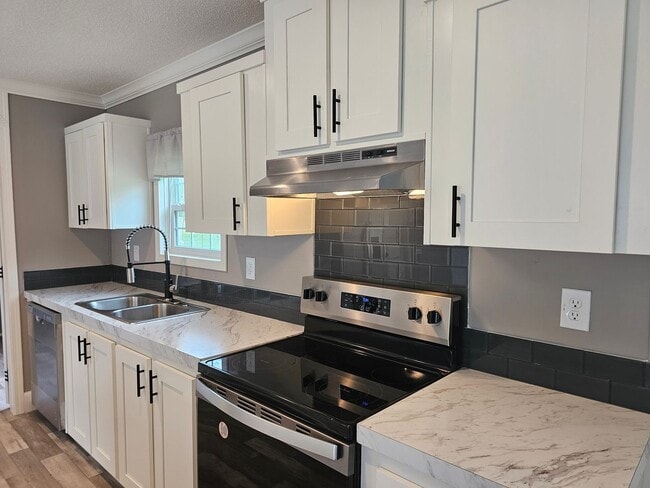 Building Photo - Brand New Home!