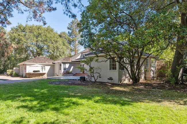 Building Photo - Beautifully Appointed Atherton Estate with Pool & Outdoor Entertaining