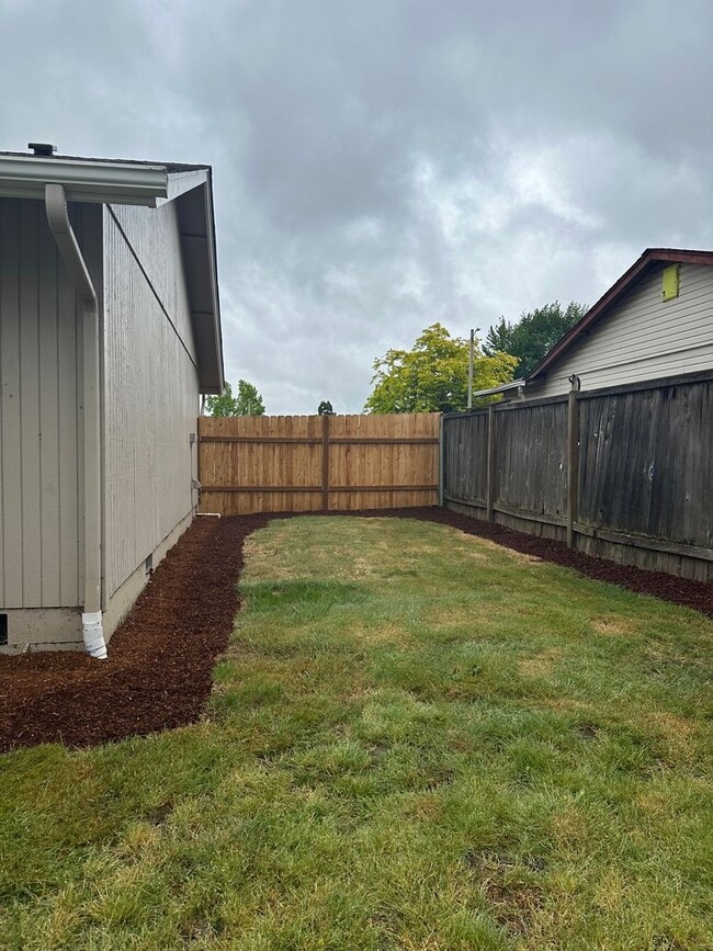 Building Photo - Updated Three Bedroom Home in North Salem