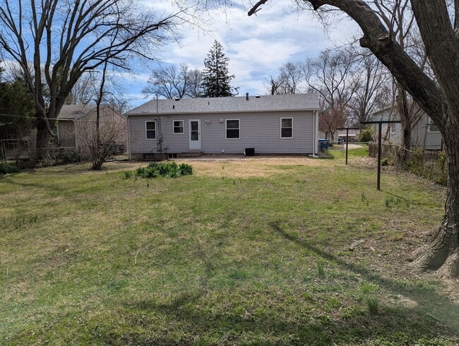 Building Photo - Stylish Santa Maria Stunner - **1/2 off First Month's Rent!!**