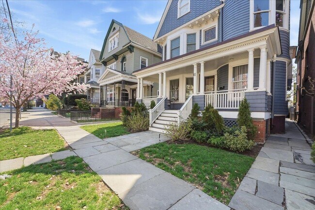 Building Photo - 41 Bentley Ave