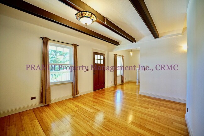 Building Photo - Gerstile Park Gem, With Upgraded Finishes ...