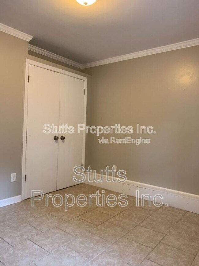 Building Photo - 414 Hermitage Dr