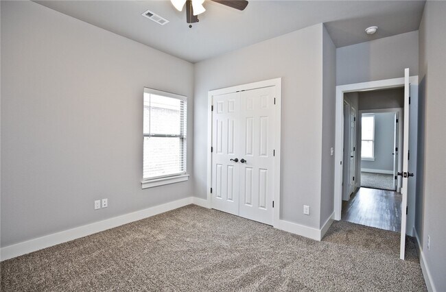 Building Photo - 209 Alder St