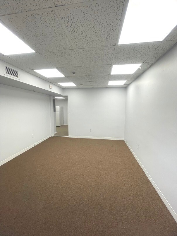 Building Photo - 475 Commonwealth Ave