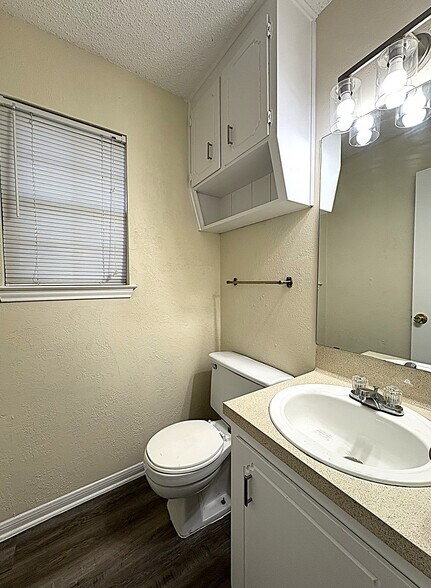 Building Photo - 3901 Hereford Ln