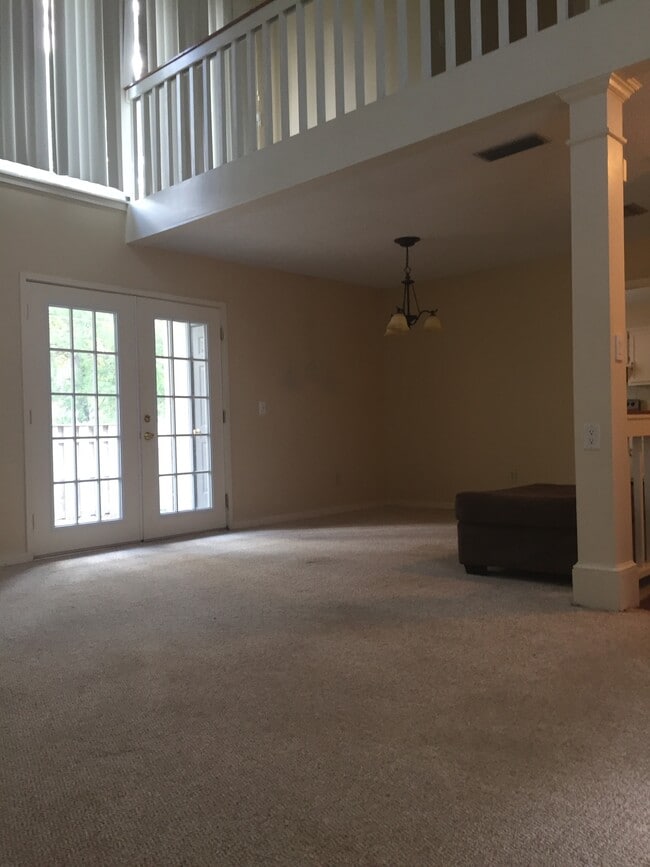 Building Photo - 214 Westbrooke Dr