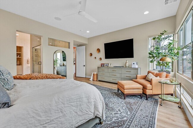 Building Photo - 6690 Interstellar St