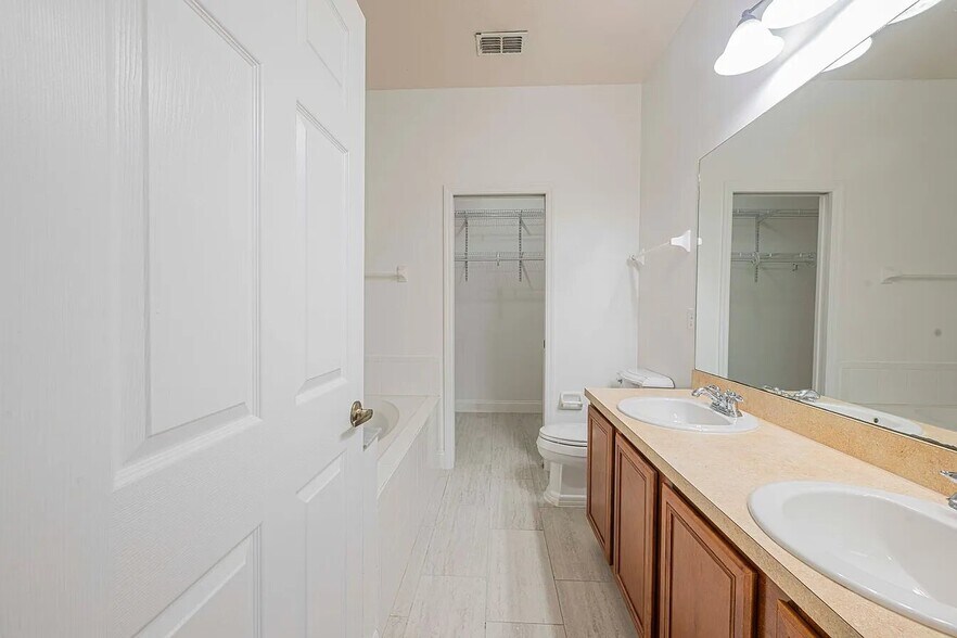 Building Photo - 3701 Titanic Cir
