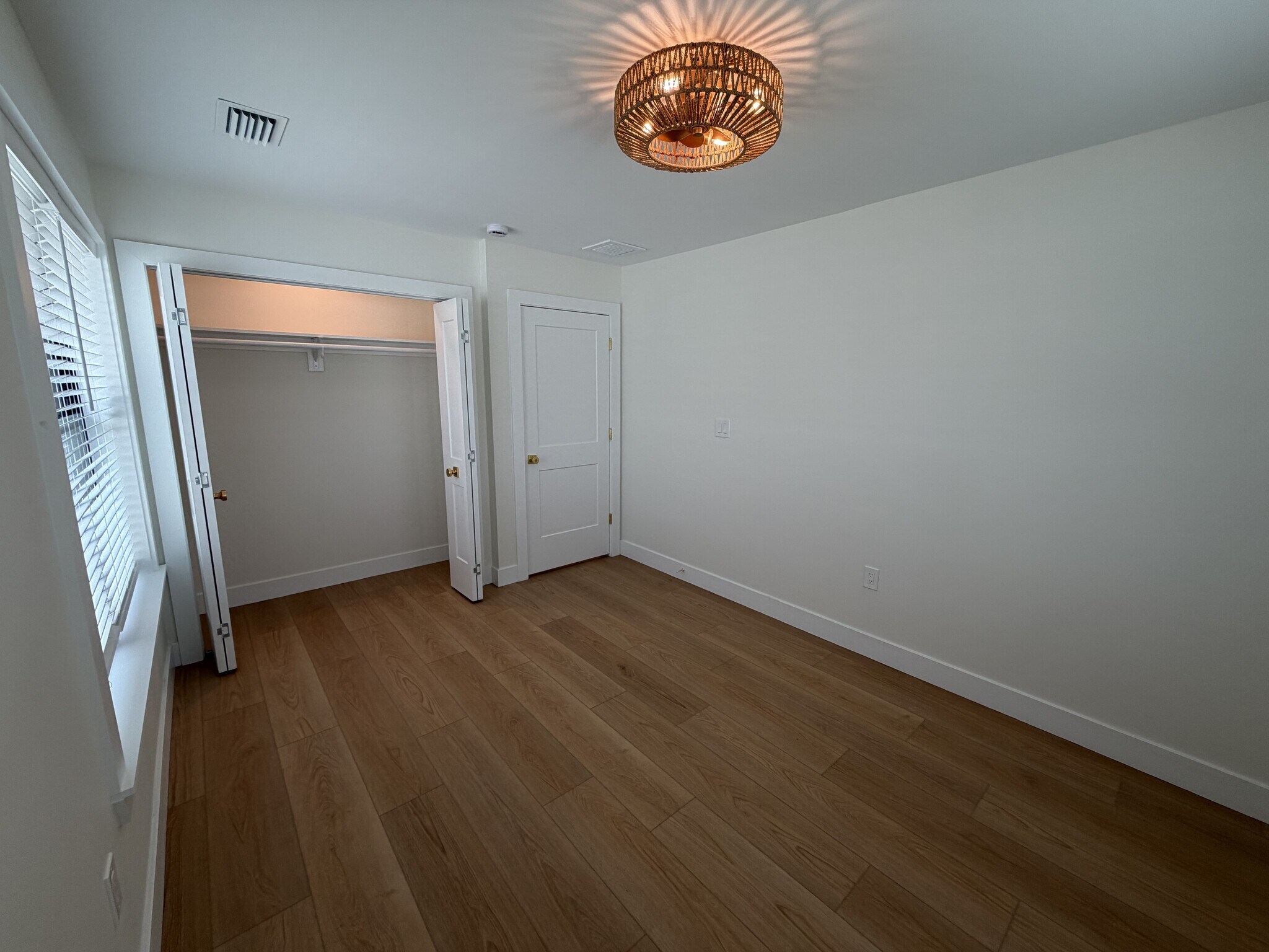 Building Photo - 2 Bed/1 Bath - Unit 2
