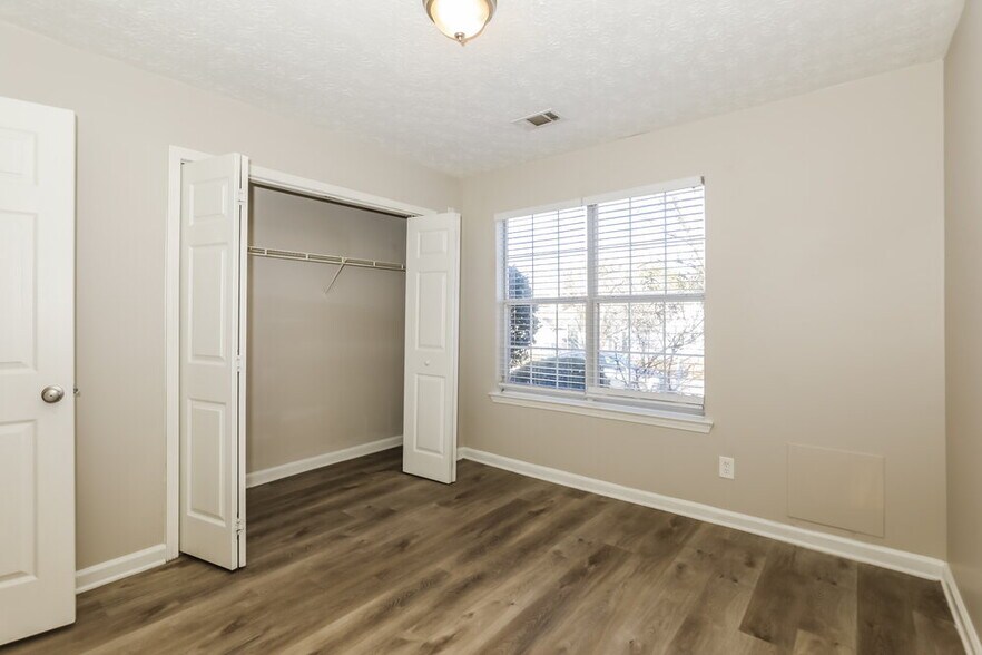 Building Photo - 939 Maple Leaf Ridge