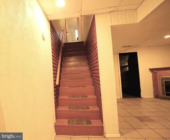 Building Photo - 1818 Longford Dr