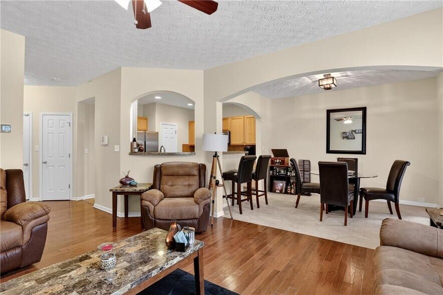 Building Photo - 5556 Cascade Run