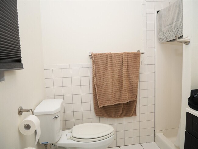 Building Photo - 259 W Newton St