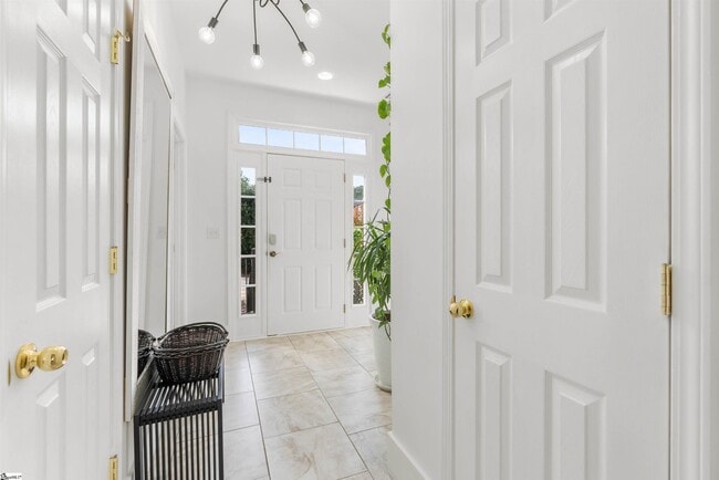 Building Photo - 154 S Lake Emory Dr