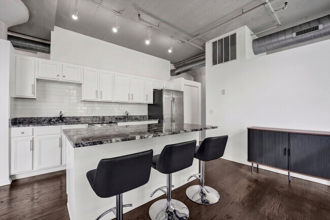 Building Photo - 1524 S Sangamon St