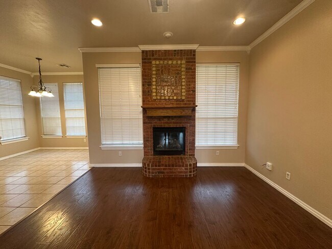 Building Photo - 2504 Thomas Dr