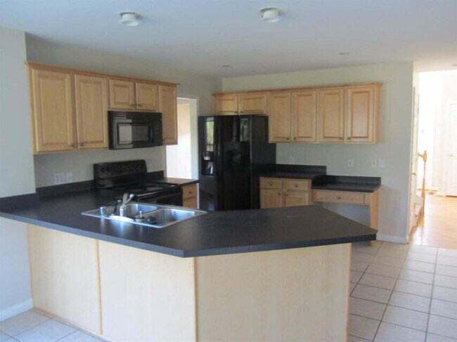Building Photo - 537 Forest Hill Dr
