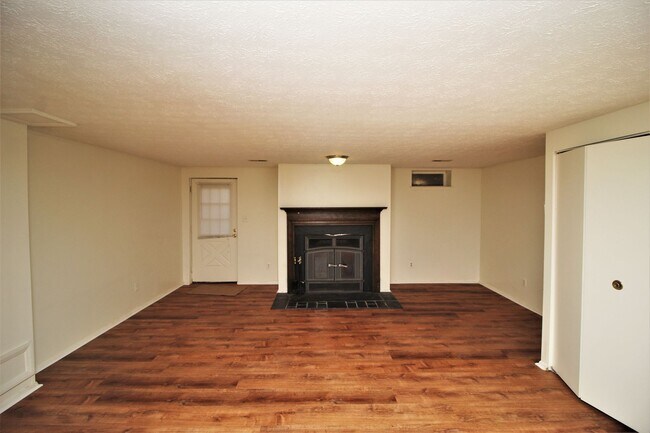 Building Photo - Very Nice Nottingham 3bd/2.5ba Townhouse w/ CAC & W/D--Available 8/14