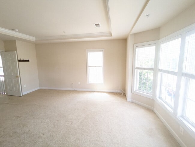 Building Photo - Two level condo in URBANA School District ...