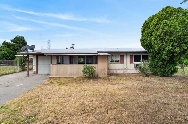 Building Photo - Charming 3-Bed Gem in Sacramento