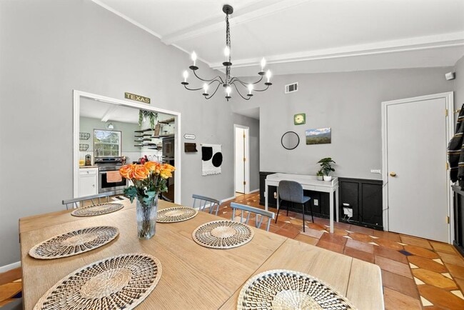 Building Photo - 28 W Inwood Forest Dr