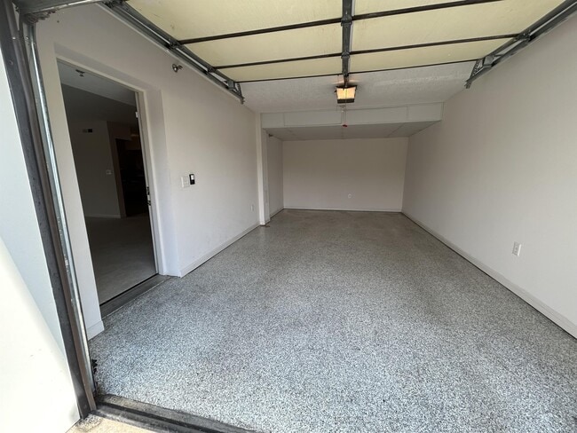 Building Photo - 17 Rosewood Ct