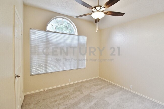 Building Photo - Charming 3/2/2 in High Pointe For Rent!
