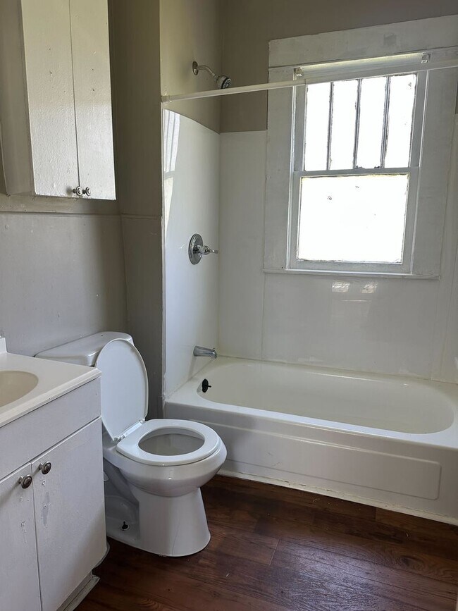 Building Photo - Charming 2-Bedroom Brick Home with Classic Features