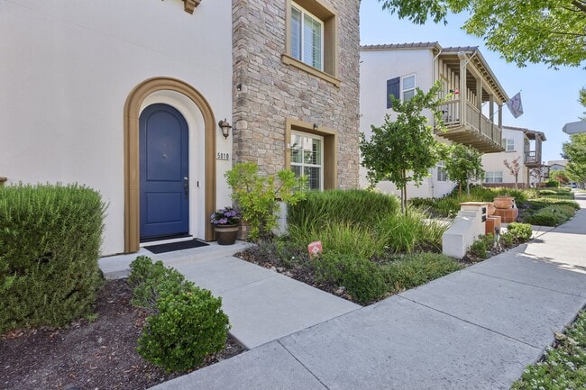 Building Photo - 5010 Barrenstar Way