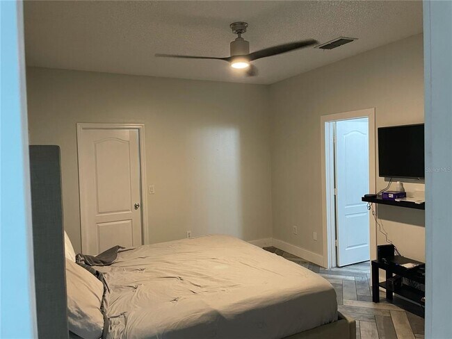 Building Photo - 4625 Waterside Pointe Cir