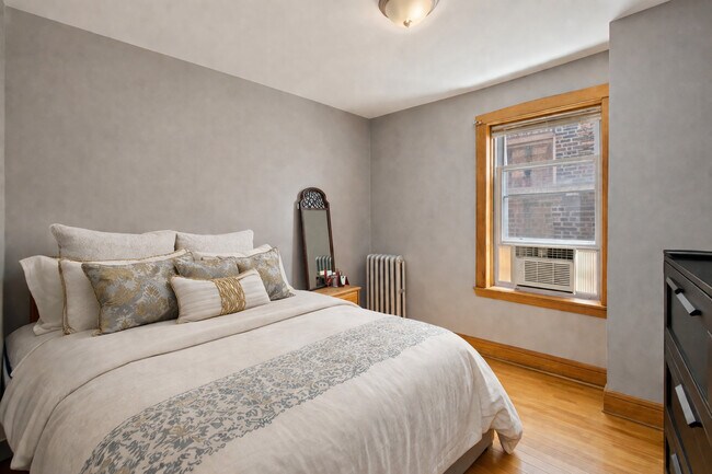 Building Photo - 2959 N Springfield Ave