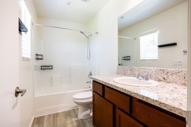 Building Photo - 511 Meadow Ct