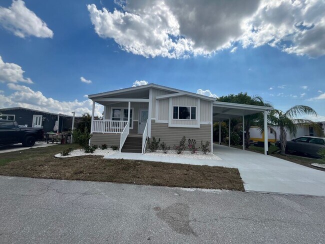 Building Photo - 282 Giraffe Dr