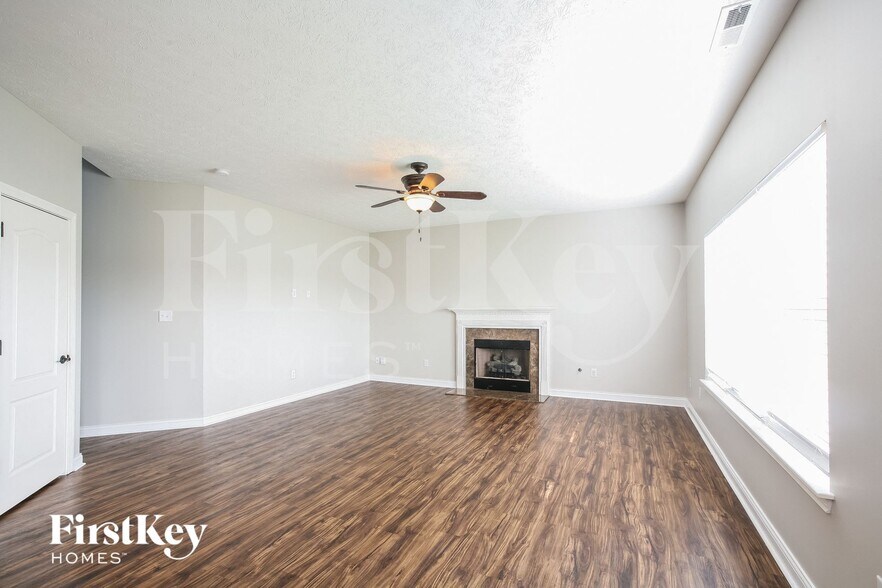 Building Photo - 2135 Woodfield Dr