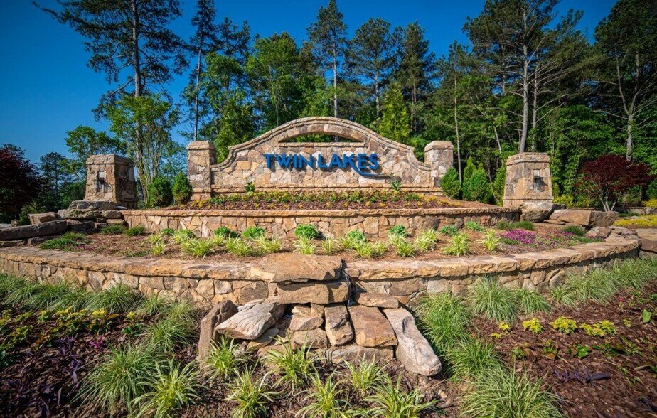 Building Photo - 163 Champlain Rd