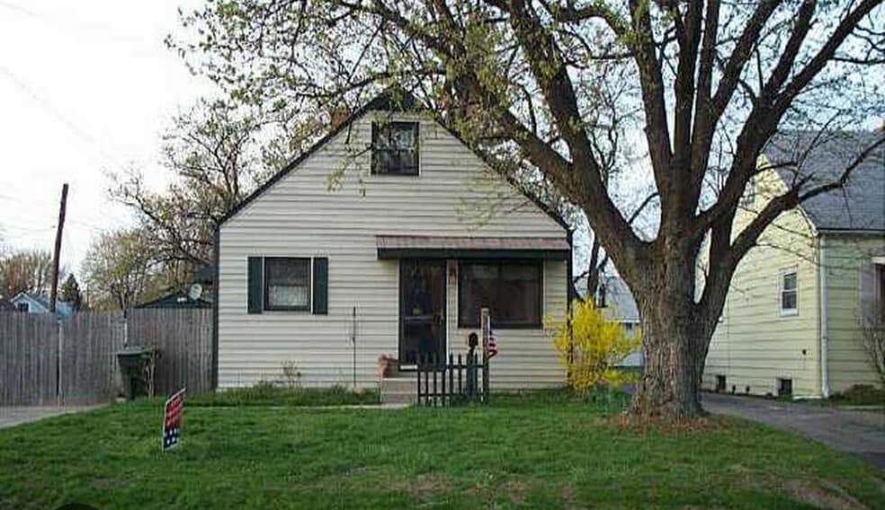 Primary Photo - 990 Lenore Ave