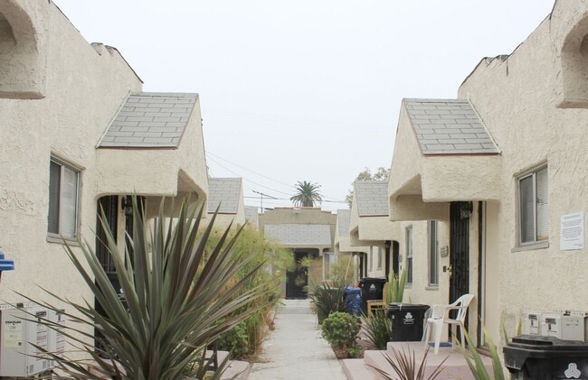 Interior Photo - 727-729 W 74th St