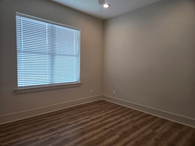 Building Photo - 213 Holleman Dr E