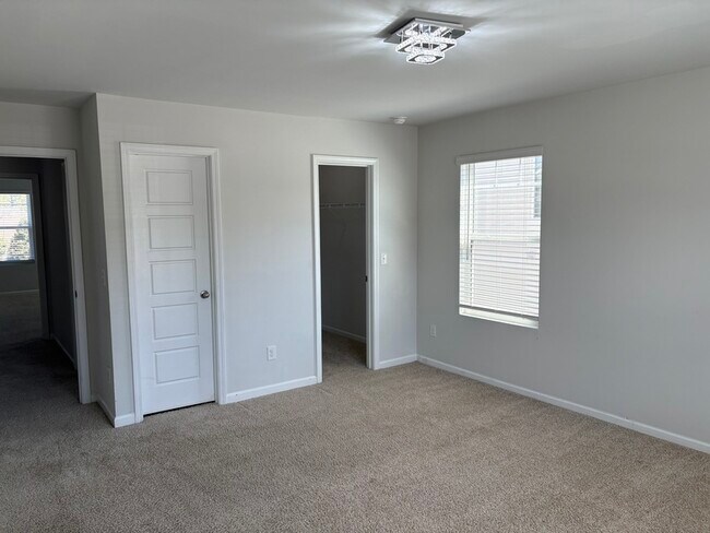 Building Photo - 407 Lakemont Dr