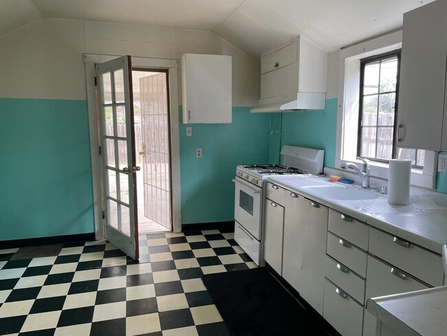 Building Photo - 7200 Mariposa Ave