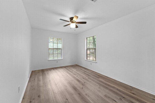 Building Photo - 2247 Oak Shores Dr