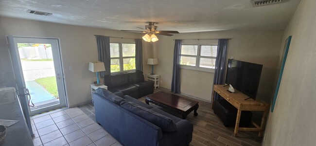 Building Photo - 1735 Bahama Dr