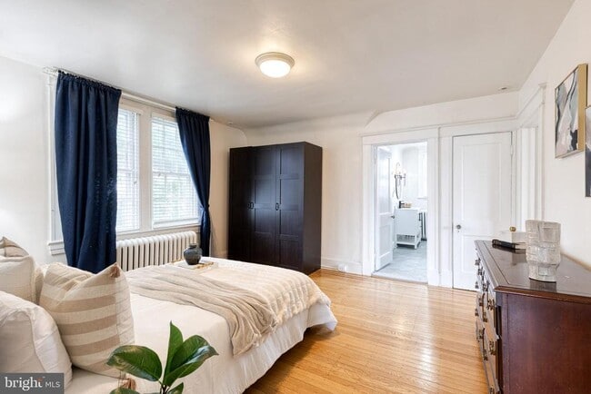 Building Photo - 401 E Lake Ave