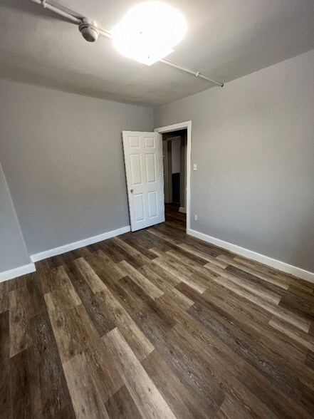 Building Photo - 806 Ferry St