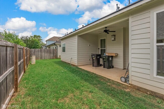 Building Photo - Gorgeous 3 bed 3 bath home for lease | Nor...