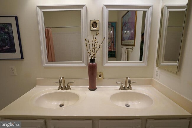 Building Photo - 2111 Ganton Green