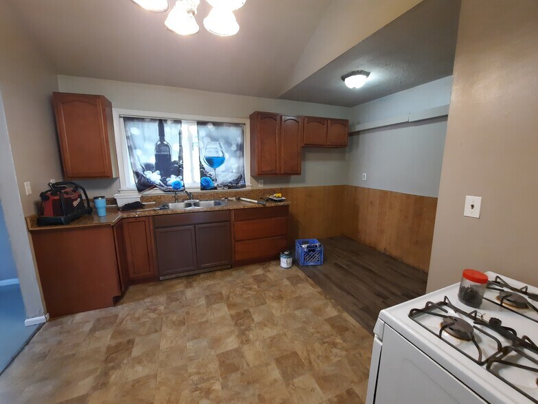 Building Photo - 7005 John Adams Way