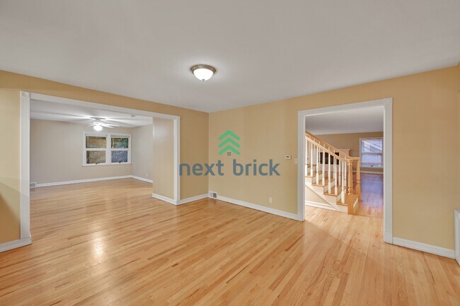 Building Photo - Stunning Bellevue Home for Rent