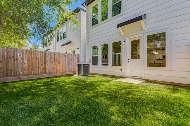 Building Photo - 2310 Campbell Rd